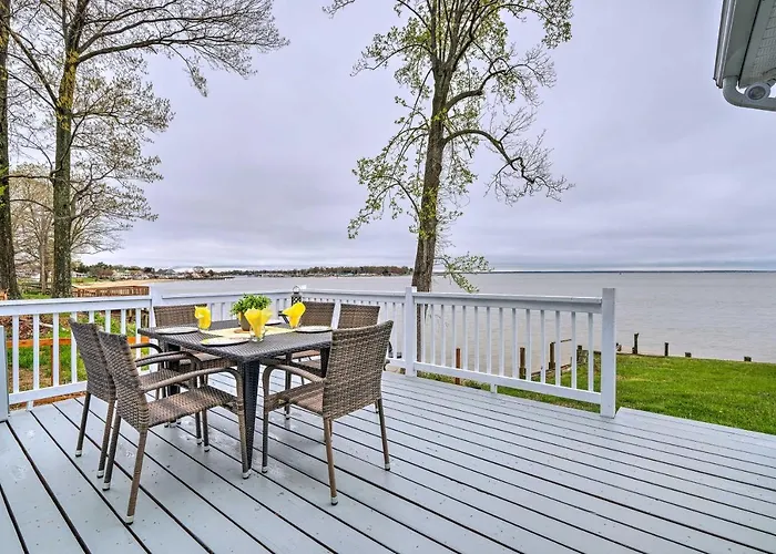Waterfront Cottage W/ Private Beach + Deck!