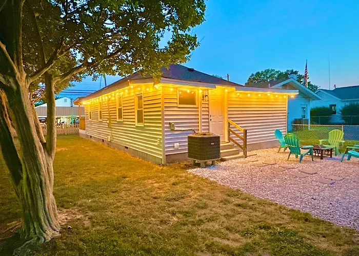 Cottage In Heart Of Colonial Beach, 7 Mins Walk To The Beach