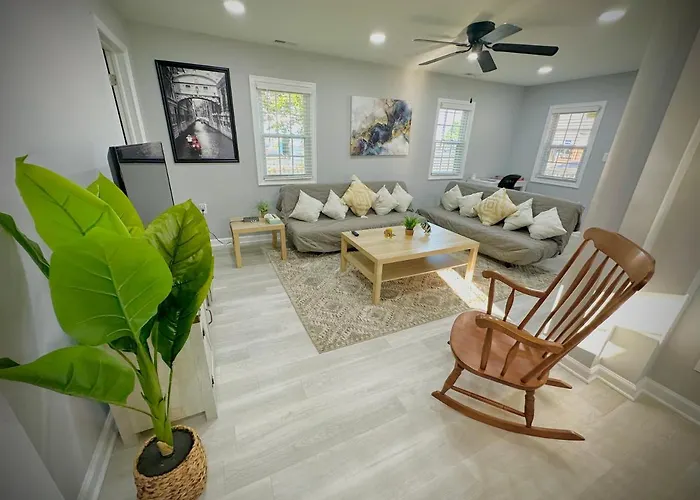 Cottage In Heart Of Colonial Beach, 7 Mins Walk To The Beach
